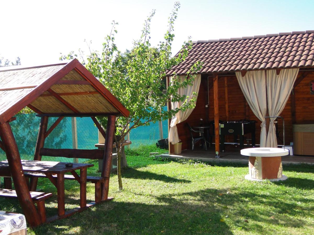 Vadrozsa Vendeghaz-Apartman Дем'єн Екстер'єр фото