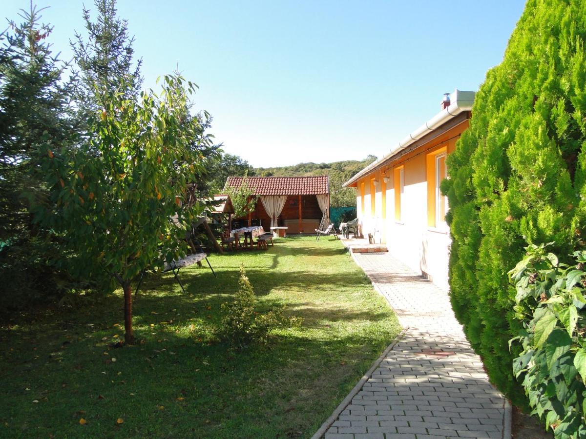 Vadrozsa Vendeghaz-Apartman Дем'єн Екстер'єр фото