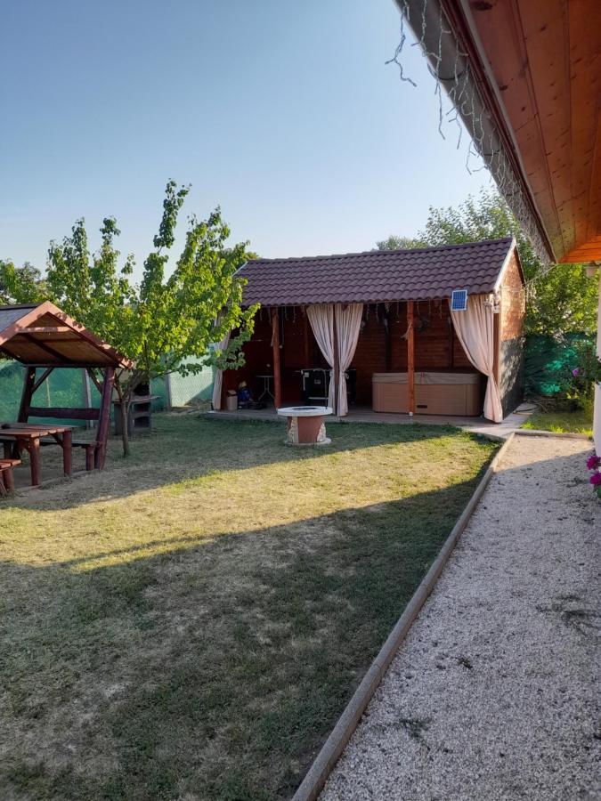 Vadrozsa Vendeghaz-Apartman Дем'єн Екстер'єр фото
