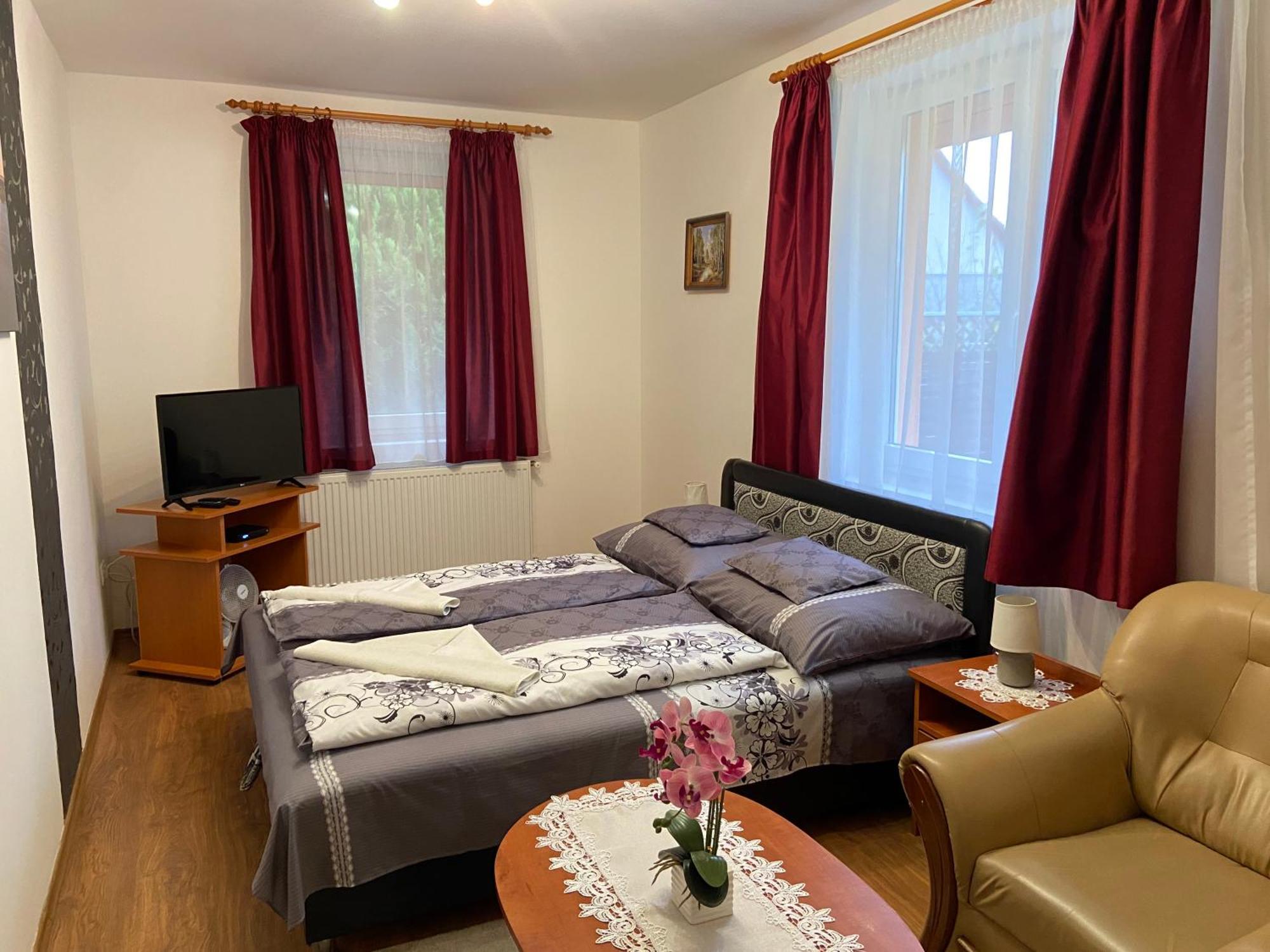 Vadrozsa Vendeghaz-Apartman Дем'єн Екстер'єр фото